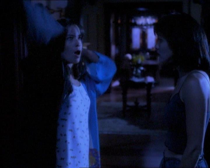 Charmed-Online_dot_net-1x01SomethingWiccaThisWayComes0774.jpg Charmed-Online_dot_net-1x01SomethingWiccaThisWayComes0774.jpg