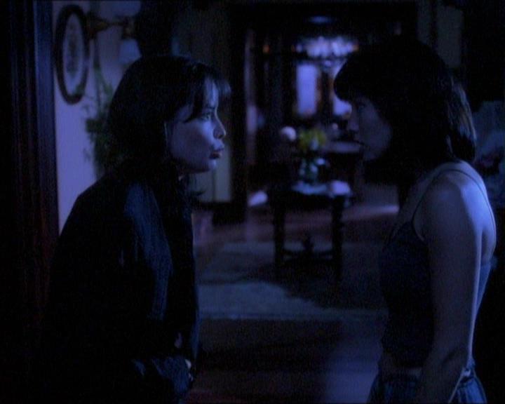Charmed-Online_dot_net-1x01SomethingWiccaThisWayComes0778.jpg Charmed-Online_dot_net-1x01SomethingWiccaThisWayComes0778.jpg