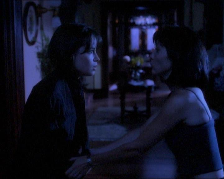 Charmed-Online_dot_net-1x01SomethingWiccaThisWayComes0779.jpg Charmed-Online_dot_net-1x01SomethingWiccaThisWayComes0779.jpg