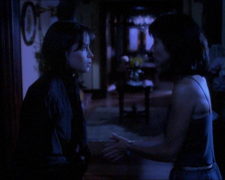 Charmed-Online_dot_net-1x01SomethingWiccaThisWayComes0781.jpg Charmed-Online_dot_net-1x01SomethingWiccaThisWayComes0781.jpg
