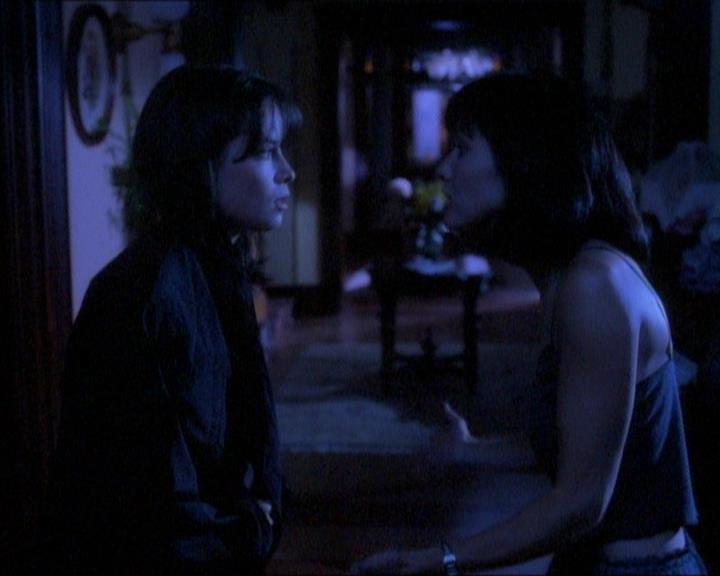 Charmed-Online_dot_net-1x01SomethingWiccaThisWayComes0783.jpg