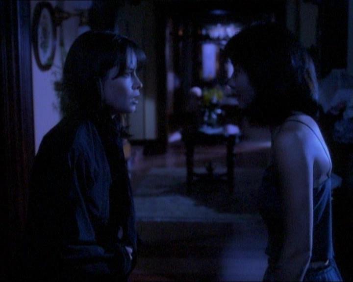Charmed-Online_dot_net-1x01SomethingWiccaThisWayComes0784.jpg Charmed-Online_dot_net-1x01SomethingWiccaThisWayComes0784.jpg