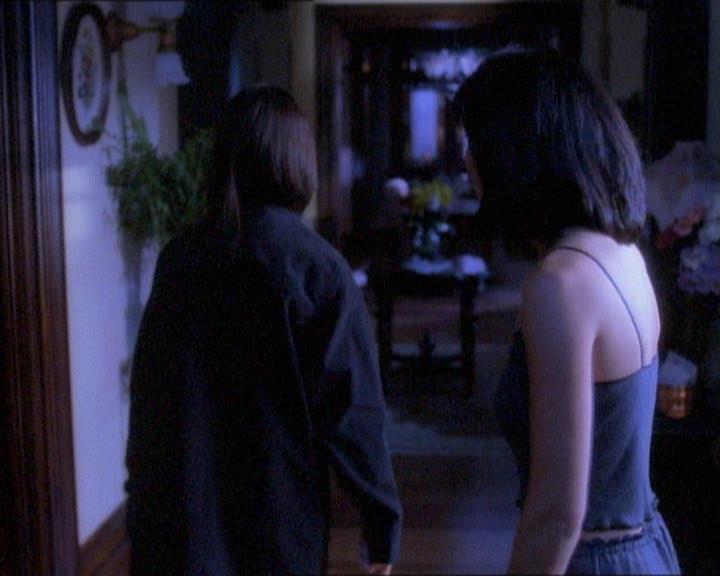 Charmed-Online_dot_net-1x01SomethingWiccaThisWayComes0785.jpg Charmed-Online_dot_net-1x01SomethingWiccaThisWayComes0785.jpg