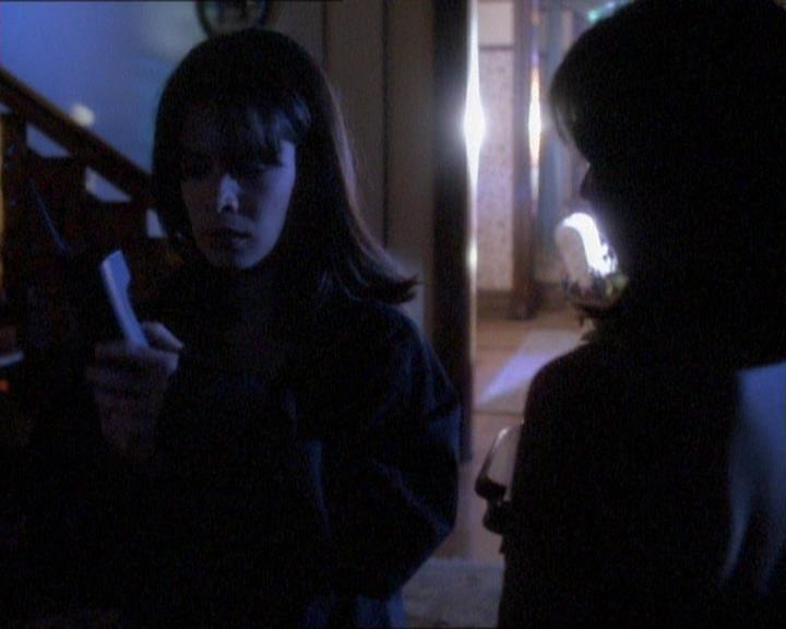 Charmed-Online_dot_net-1x01SomethingWiccaThisWayComes0789.jpg