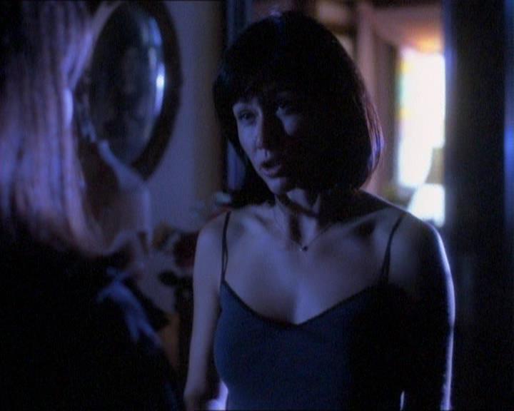 Charmed-Online_dot_net-1x01SomethingWiccaThisWayComes0795.jpg