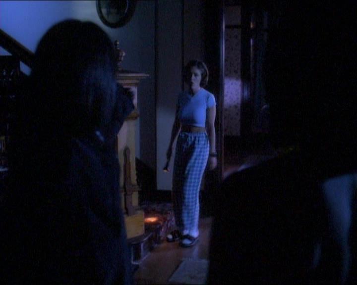 Charmed-Online_dot_net-1x01SomethingWiccaThisWayComes0797.jpg Charmed-Online_dot_net-1x01SomethingWiccaThisWayComes0797.jpg