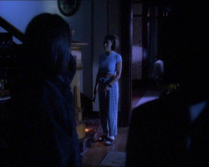 Charmed-Online_dot_net-1x01SomethingWiccaThisWayComes0798.jpg
