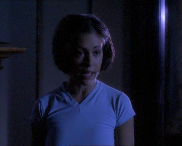 Charmed-Online_dot_net-1x01SomethingWiccaThisWayComes0803.jpg Charmed-Online_dot_net-1x01SomethingWiccaThisWayComes0803.jpg