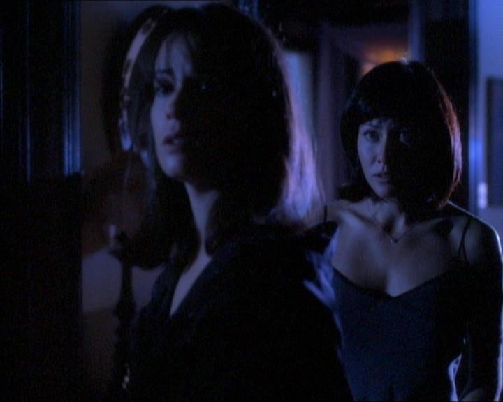Charmed-Online_dot_net-1x01SomethingWiccaThisWayComes0804.jpg Charmed-Online_dot_net-1x01SomethingWiccaThisWayComes0804.jpg