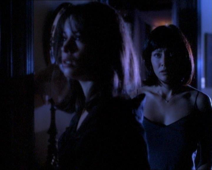 Charmed-Online_dot_net-1x01SomethingWiccaThisWayComes0807.jpg Charmed-Online_dot_net-1x01SomethingWiccaThisWayComes0807.jpg