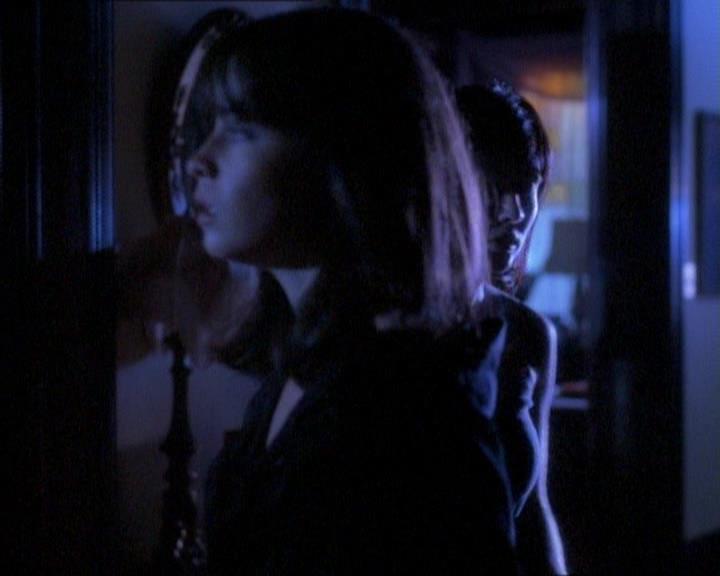 Charmed-Online_dot_net-1x01SomethingWiccaThisWayComes0808.jpg