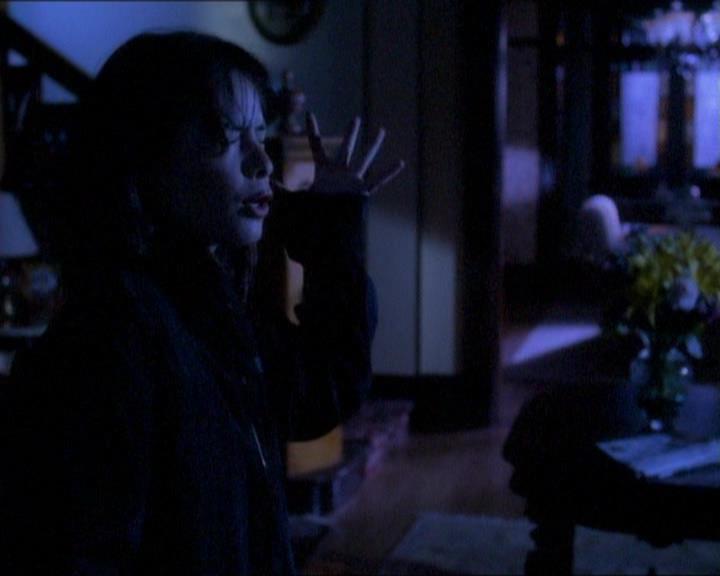 Charmed-Online_dot_net-1x01SomethingWiccaThisWayComes0810.jpg