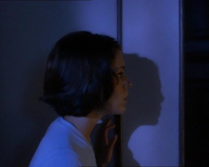 Charmed-Online_dot_net-1x01SomethingWiccaThisWayComes0813.jpg