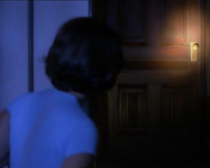 Charmed-Online_dot_net-1x01SomethingWiccaThisWayComes0815.jpg Charmed-Online_dot_net-1x01SomethingWiccaThisWayComes0815.jpg