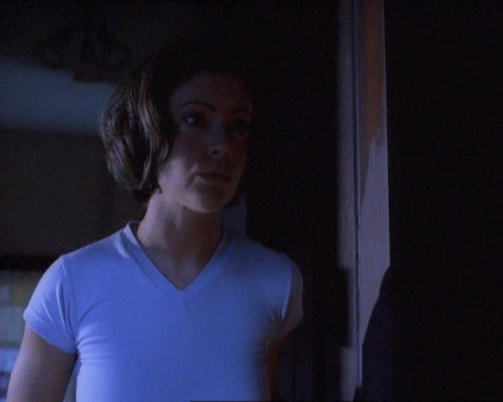 Charmed-Online_dot_net-1x01SomethingWiccaThisWayComes0853.jpg