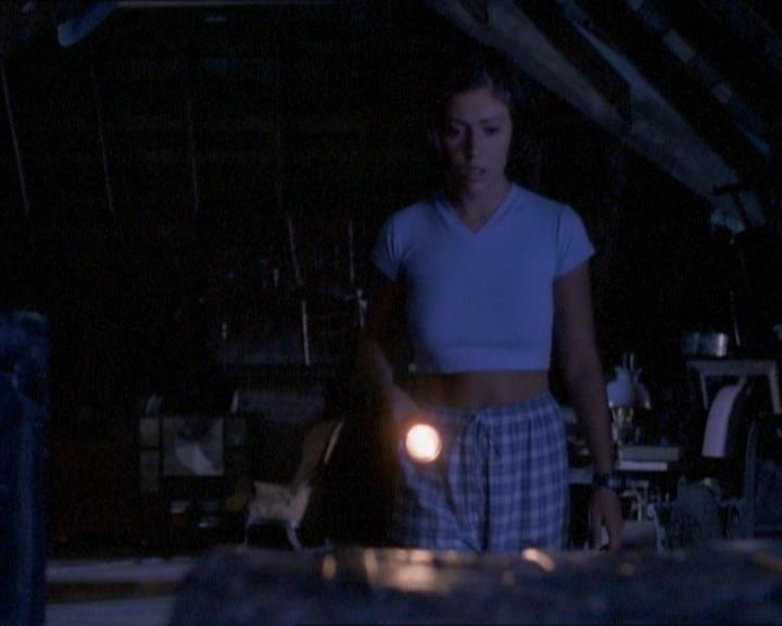 Charmed-Online_dot_net-1x01SomethingWiccaThisWayComes0875.jpg
