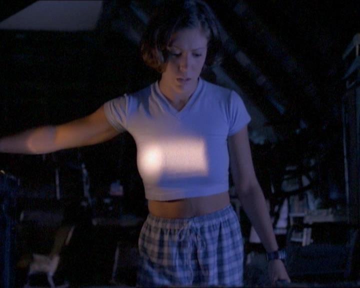 Charmed-Online_dot_net-1x01SomethingWiccaThisWayComes0877.jpg
