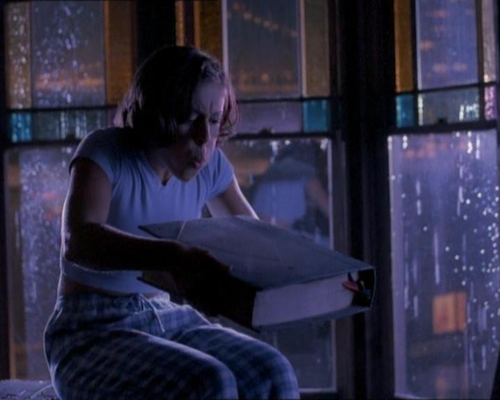 Charmed-Online_dot_net-1x01SomethingWiccaThisWayComes0893.jpg