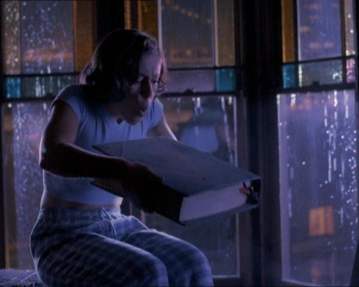Charmed-Online_dot_net-1x01SomethingWiccaThisWayComes0894.jpg