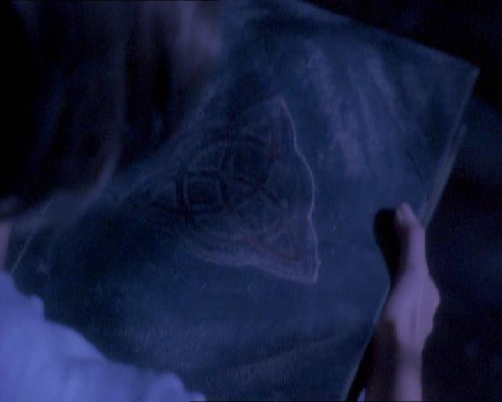 Charmed-Online_dot_net-1x01SomethingWiccaThisWayComes0895.jpg