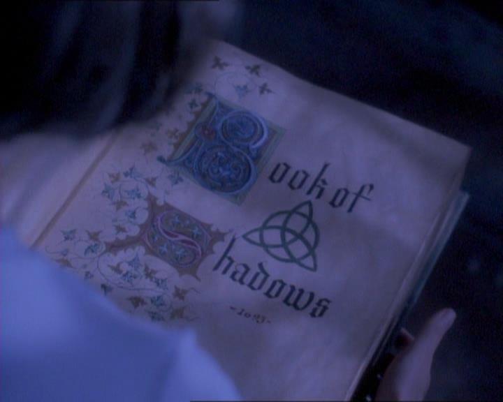 Charmed-Online_dot_net-1x01SomethingWiccaThisWayComes0898.jpg