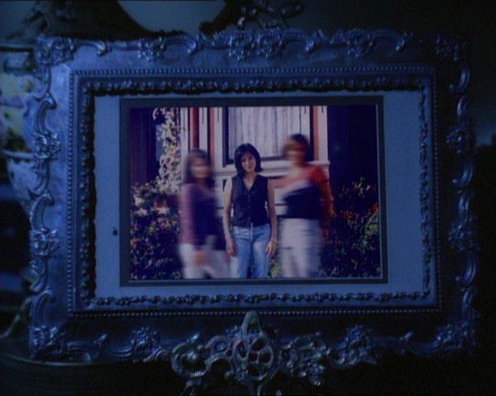 Charmed-Online_dot_net-1x01SomethingWiccaThisWayComes0947.jpg