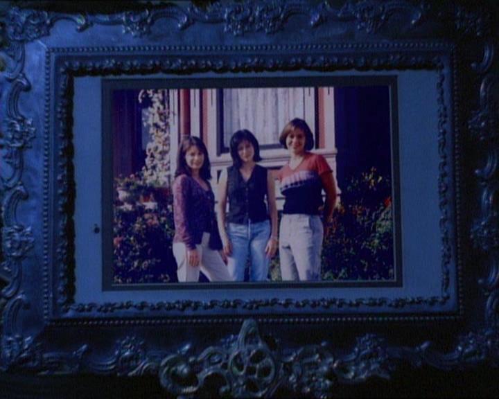 Charmed-Online_dot_net-1x01SomethingWiccaThisWayComes0948.jpg