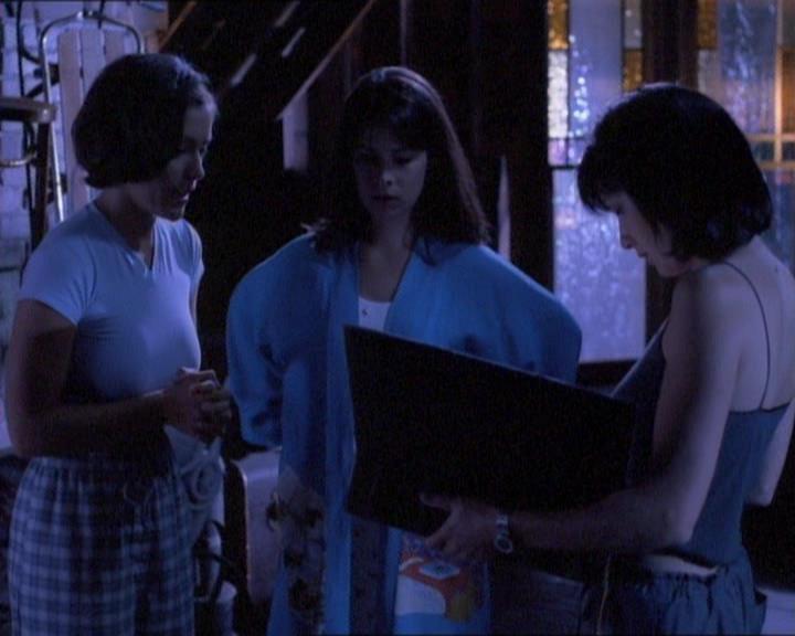 Charmed-Online_dot_net-1x01SomethingWiccaThisWayComes0968.jpg