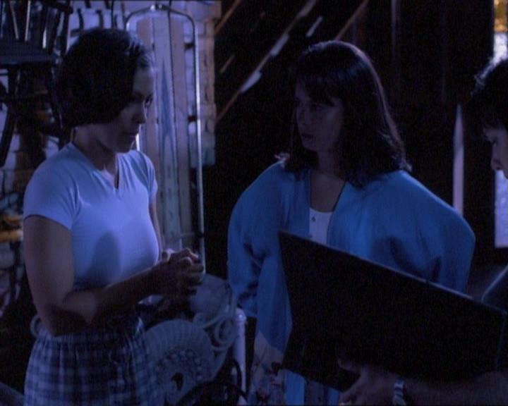 Charmed-Online_dot_net-1x01SomethingWiccaThisWayComes0978.jpg Charmed-Online_dot_net-1x01SomethingWiccaThisWayComes0978.jpg