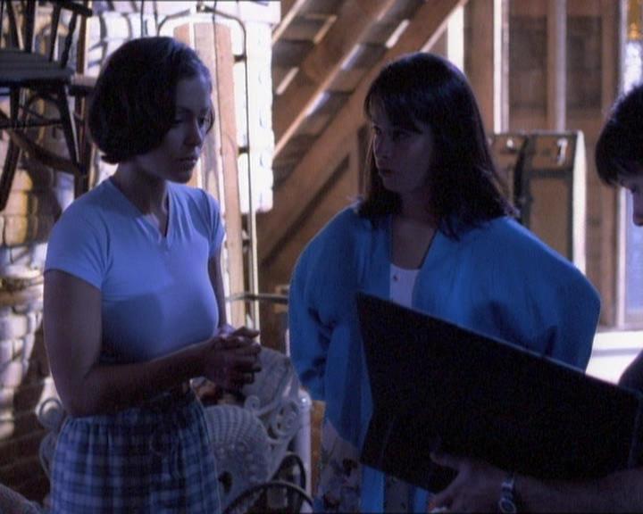 Charmed-Online_dot_net-1x01SomethingWiccaThisWayComes0979.jpg Charmed-Online_dot_net-1x01SomethingWiccaThisWayComes0979.jpg