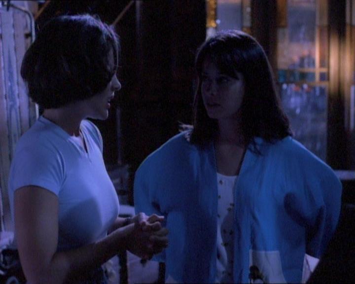 Charmed-Online_dot_net-1x01SomethingWiccaThisWayComes0983.jpg Charmed-Online_dot_net-1x01SomethingWiccaThisWayComes0983.jpg