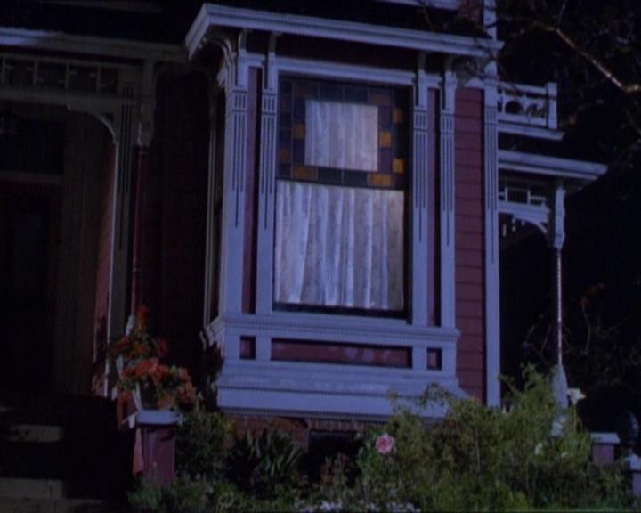 Charmed-Online_dot_net-1x01SomethingWiccaThisWayComes0993.jpg