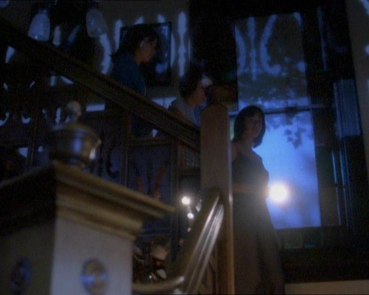 Charmed-Online_dot_net-1x01SomethingWiccaThisWayComes1009.jpg
