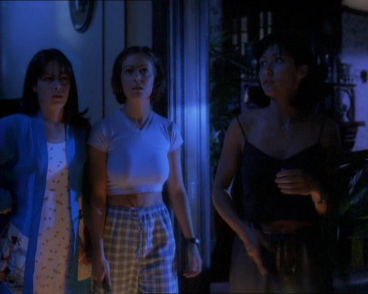 Charmed-Online_dot_net-1x01SomethingWiccaThisWayComes1019.jpg