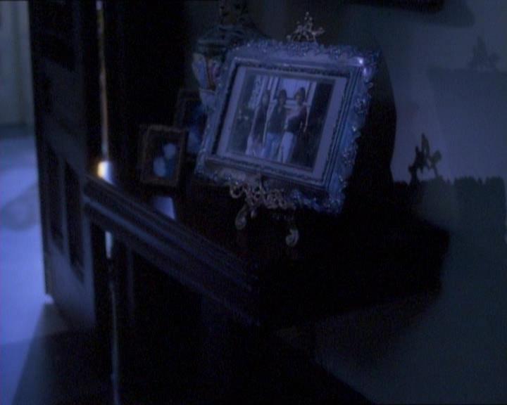 Charmed-Online_dot_net-1x01SomethingWiccaThisWayComes1025.jpg
