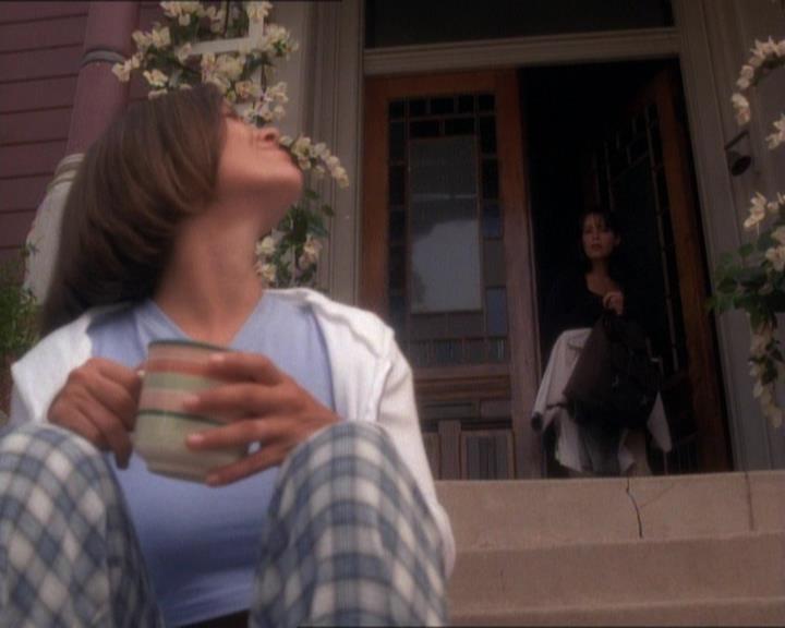 Charmed-Online_dot_net-1x01SomethingWiccaThisWayComes1051.jpg Charmed-Online_dot_net-1x01SomethingWiccaThisWayComes1051.jpg
