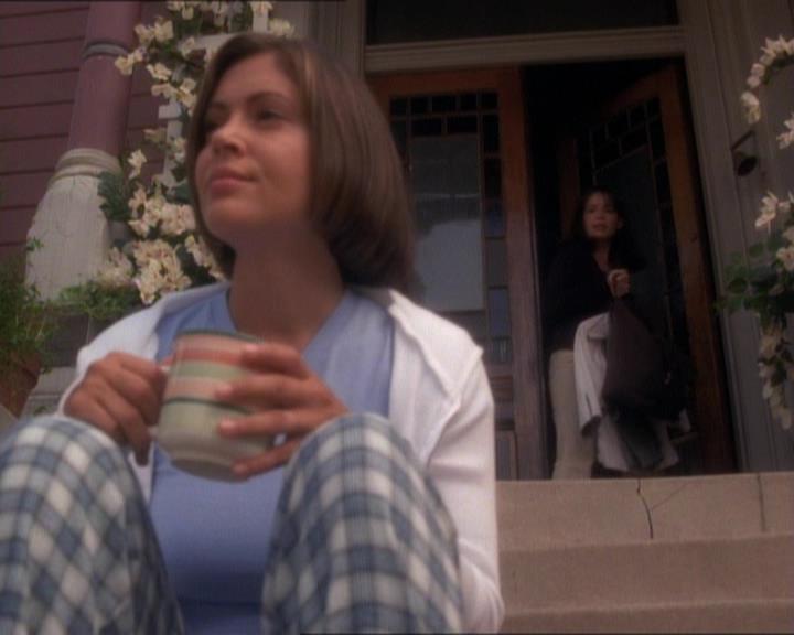 Charmed-Online_dot_net-1x01SomethingWiccaThisWayComes1052.jpg