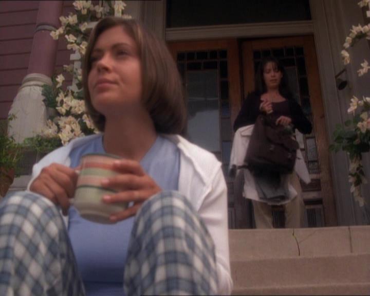 Charmed-Online_dot_net-1x01SomethingWiccaThisWayComes1054.jpg