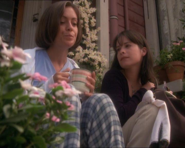 Charmed-Online_dot_net-1x01SomethingWiccaThisWayComes1065.jpg Charmed-Online_dot_net-1x01SomethingWiccaThisWayComes1065.jpg