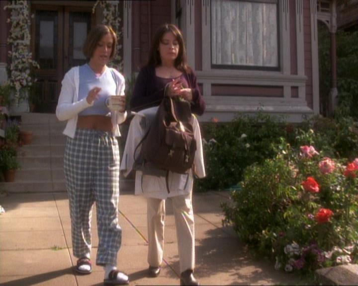 Charmed-Online_dot_net-1x01SomethingWiccaThisWayComes1089.jpg