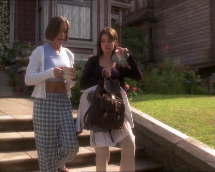 Charmed-Online_dot_net-1x01SomethingWiccaThisWayComes1092.jpg