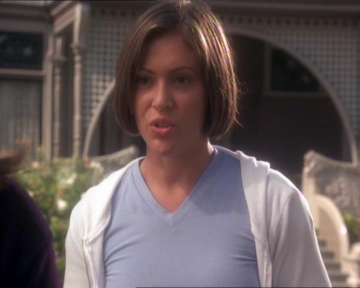 Charmed-Online_dot_net-1x01SomethingWiccaThisWayComes1100.jpg