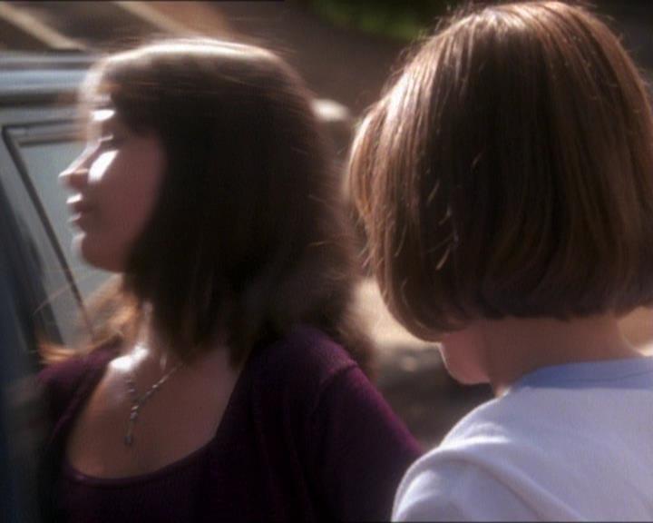 Charmed-Online_dot_net-1x01SomethingWiccaThisWayComes1104.jpg Charmed-Online_dot_net-1x01SomethingWiccaThisWayComes1104.jpg