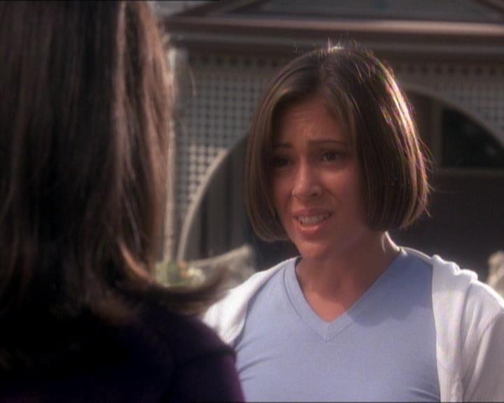 Charmed-Online_dot_net-1x01SomethingWiccaThisWayComes1107.jpg Charmed-Online_dot_net-1x01SomethingWiccaThisWayComes1107.jpg