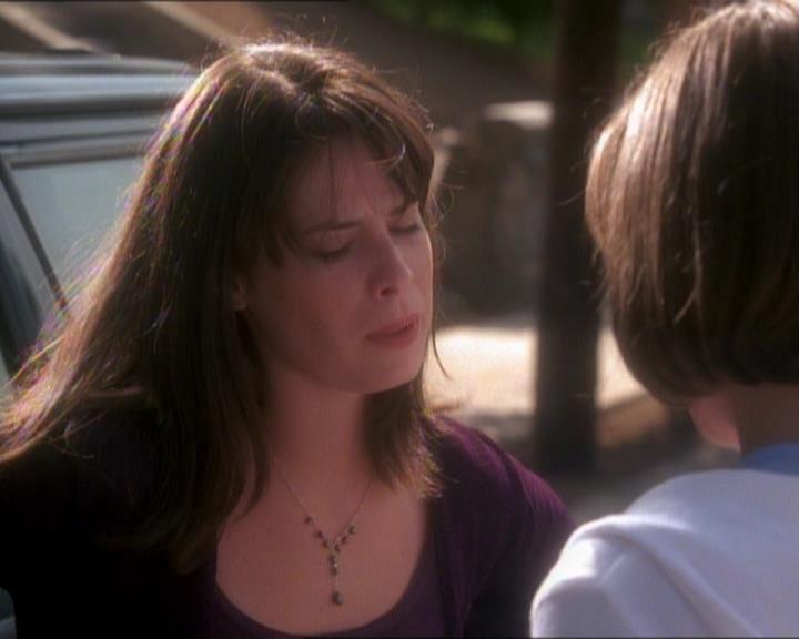 Charmed-Online_dot_net-1x01SomethingWiccaThisWayComes1110.jpg Charmed-Online_dot_net-1x01SomethingWiccaThisWayComes1110.jpg