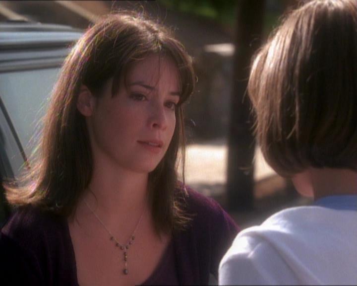 Charmed-Online_dot_net-1x01SomethingWiccaThisWayComes1114.jpg Charmed-Online_dot_net-1x01SomethingWiccaThisWayComes1114.jpg
