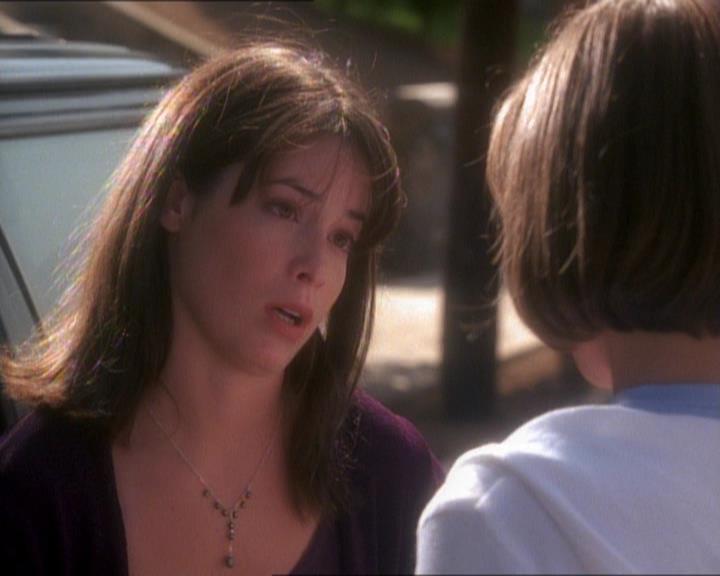 Charmed-Online_dot_net-1x01SomethingWiccaThisWayComes1117.jpg Charmed-Online_dot_net-1x01SomethingWiccaThisWayComes1117.jpg