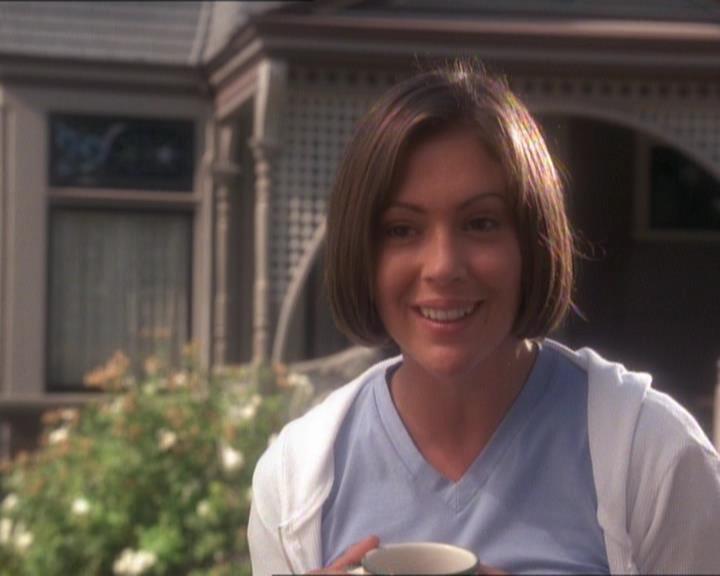 Charmed-Online_dot_net-1x01SomethingWiccaThisWayComes1125.jpg Charmed-Online_dot_net-1x01SomethingWiccaThisWayComes1125.jpg