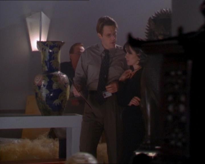 Charmed-Online_dot_net-1x01SomethingWiccaThisWayComes1136.jpg Charmed-Online_dot_net-1x01SomethingWiccaThisWayComes1136.jpg