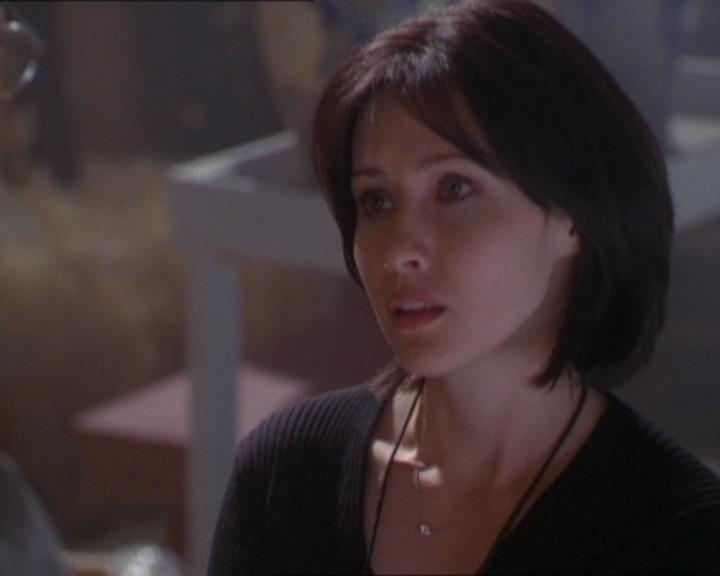 Charmed-Online_dot_net-1x01SomethingWiccaThisWayComes1152.jpg Charmed-Online_dot_net-1x01SomethingWiccaThisWayComes1152.jpg